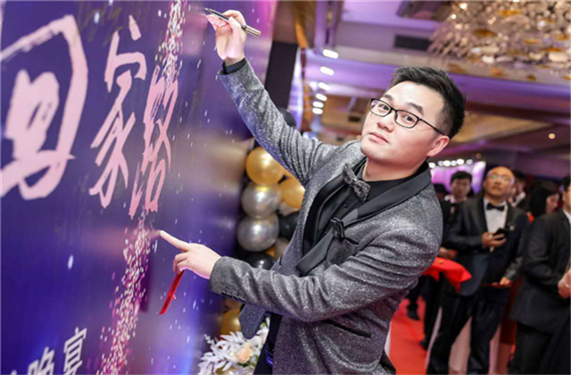 【高光“疫”事】勇敢逆行的特殊“网约车”——yd12399云顶集团90后，用信念打通生命运输线