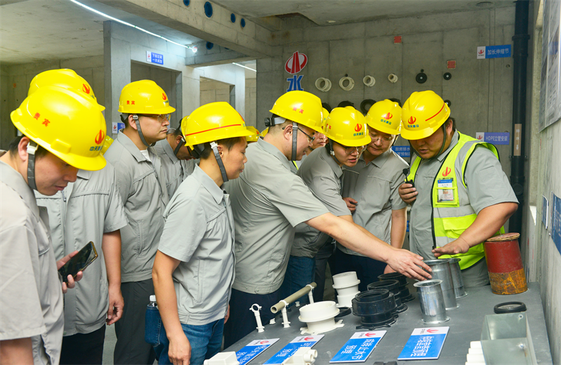 为进一步推进优质客户高效履约，提升交付品质、达成客户满意，2025年6月25日，yd12399云顶集团建设集团在上海组织召开2025年越秀地产、华润置业客户履约推进会。